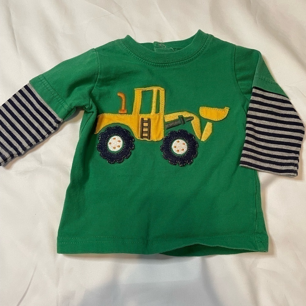 🐶Carters size 3 months set of 2 boys long sleeve onesie and long sleeve shirt🐶 - Picture 2 of 7